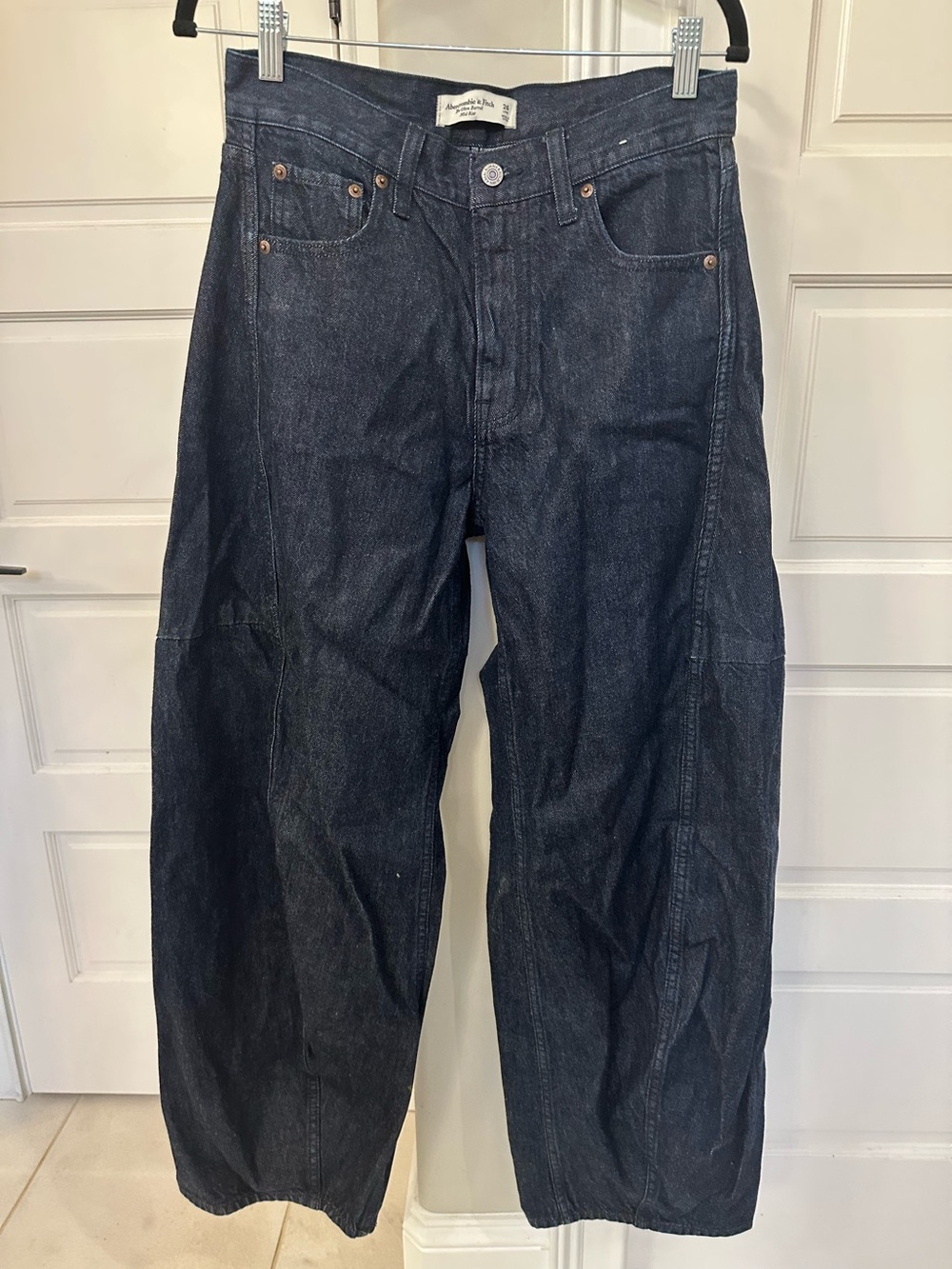 Abercrombie & Fitch Jeans 26 Long The Ultra Barrel Mid Rise Dark Wash Denim EEUC